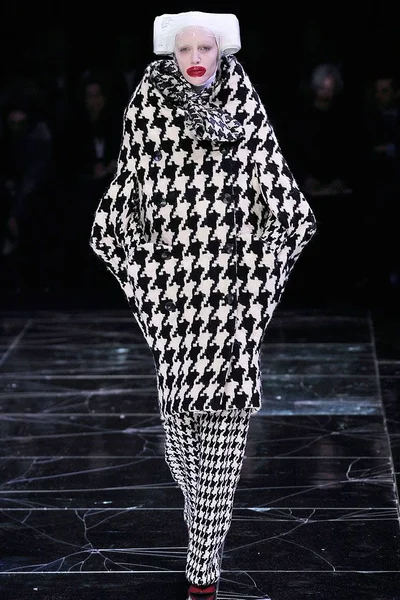 Look 7